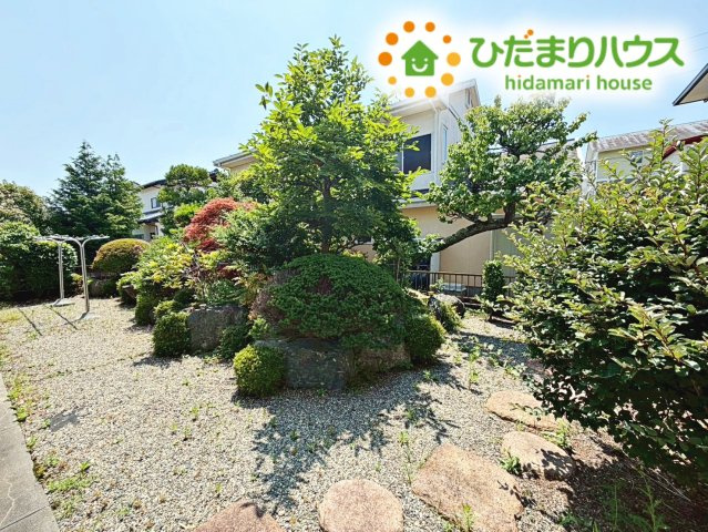 Grace Living いわき｜常磐上湯長谷町釜ノ前　中古戸建の庭|陽光たっぷり降りそそぐ南庭を備えた理想のお住まいです。お子様の遊び場や趣味のガーデニングなど、ライフスタイルに合わせていろいろとお楽しみ頂けそうです。