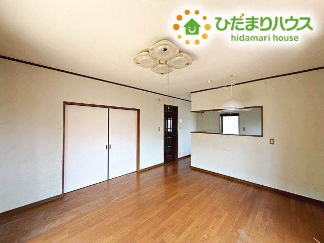 Grace Living いわき｜常磐上湯長谷町釜ノ前　中古戸建の居間・リビング|太陽の日差しがたっぷり入るリビング☆
家族の笑い声が響く、一家団らんにふさわしいリビングです(^^♪