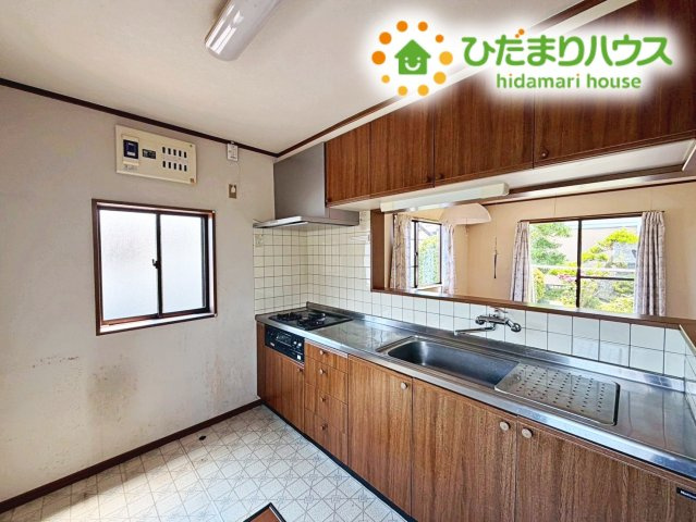 Grace Living いわき｜常磐上湯長谷町釜ノ前　中古戸建のキッチン|広々とした作業スペースなので休日はお子様と一緒に並んでご飯を作るのも楽しそうですね♪