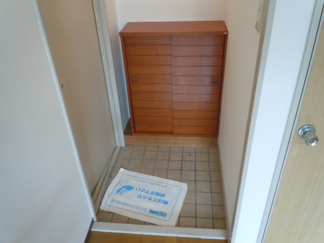 アイランド岡町の玄関