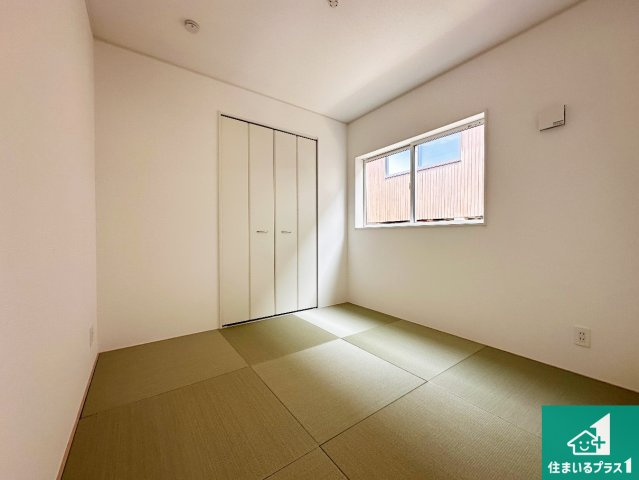 加西市北条町栗田　第1期　新築一戸建ての和室|一室あると便利な和室は客間としてだけでなく、小さなお子様のプレイルームや食後のくつろぎスペースとしてもご利用いただけます。収納もついていますので大活躍間違いなし！