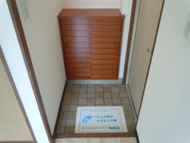 アイランド岡町の玄関