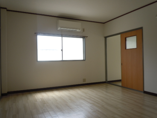アイランド岡町の内装