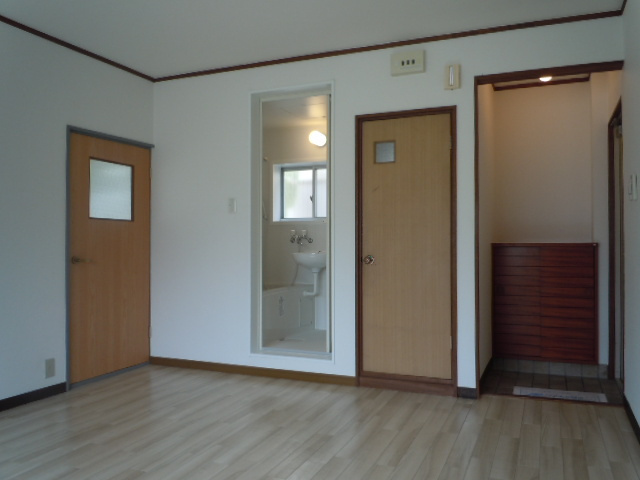 アイランド岡町の内装