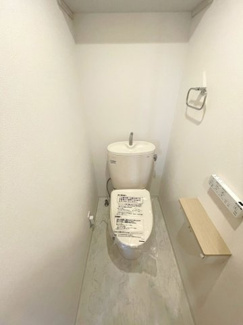 【トイレ】 | 温水洗浄便座付きトイレを採用し、毎日快適に利用できる設計です