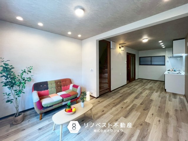 東成区大今里1丁目の居間・リビング|約15帖のLDK♪
2階につき通行人からの視線やプライバシーから守れます♪