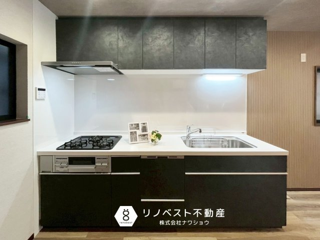 東成区大今里1丁目のキッチン|食洗機付きのシステムキッチン♪
吊り戸棚付きで収納力もしっかりございます◎