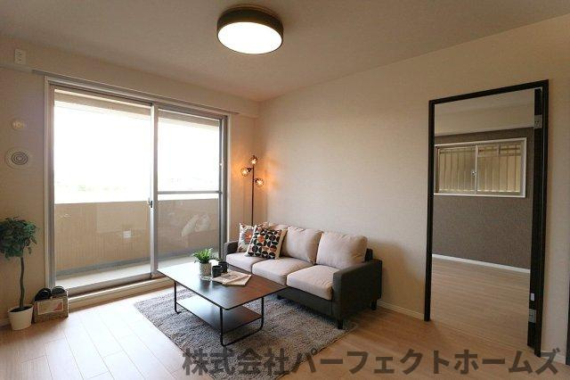 メロディーハイム楠葉7番館の居間・リビング