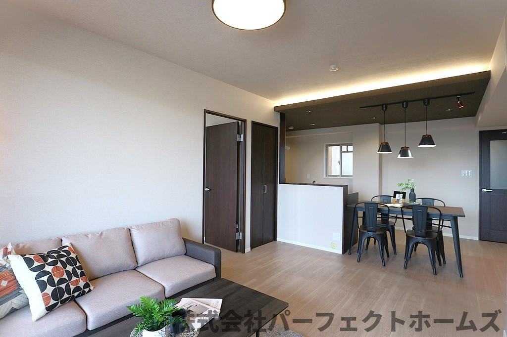 メロディーハイム楠葉7番館の居間・リビング