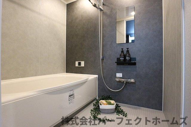 メロディーハイム楠葉7番館の浴室|コンパクトで使いやすいお風呂です