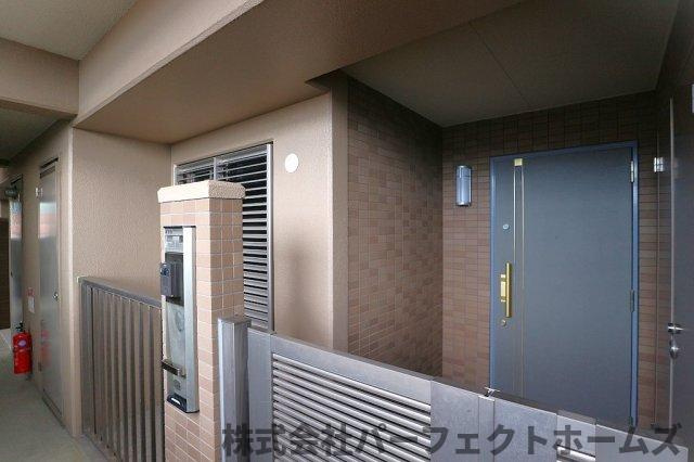 メロディーハイム楠葉7番館のエントランス|清潔なエントランスです