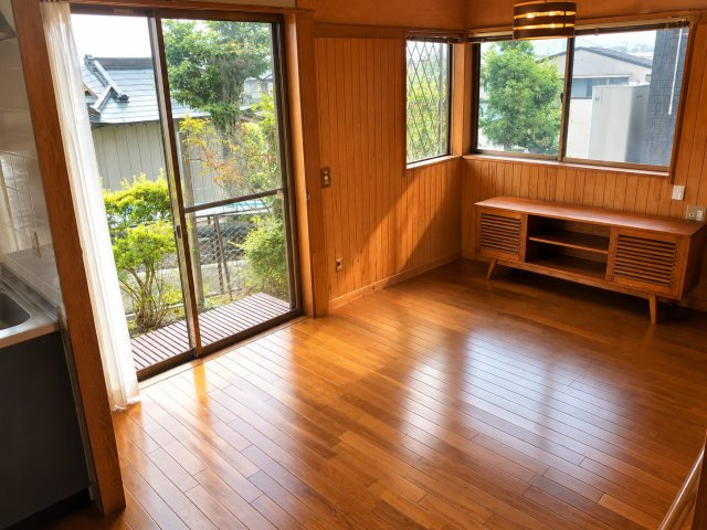 緑区大島エレベーター付バリアフリー邸宅の居間・リビング