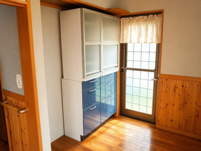 緑区大島エレベーター付バリアフリー邸宅のキッチン|食器棚もあります。