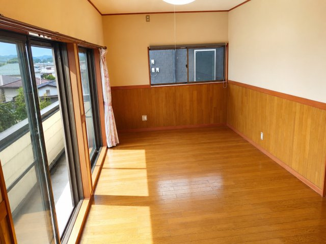 緑区大島エレベーター付バリアフリー邸宅の洋室|明るい洋室です。