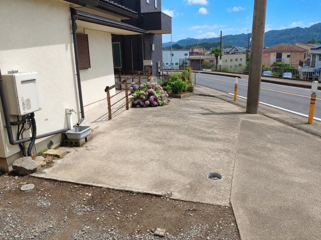 緑区大島エレベーター付バリアフリー邸宅の駐車場