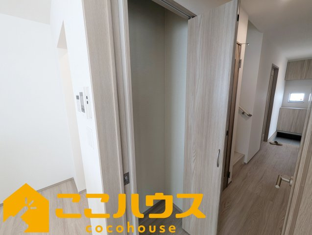 浦添市牧港1丁目332番　新築戸建て　全2棟　B号棟の収納|リビング収納もございます