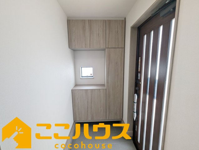 浦添市牧港1丁目332番　新築戸建て　全2棟　B号棟の玄関|玄関