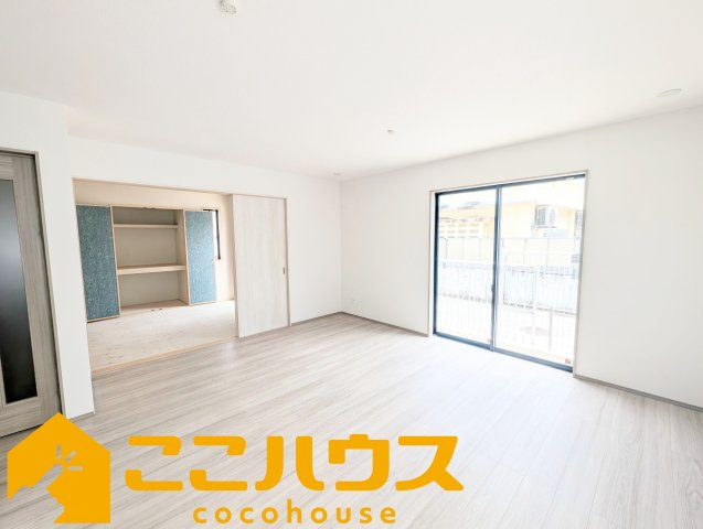 浦添市牧港1丁目332番　新築戸建て　全2棟　B号棟の居間・リビング|LDK16帖