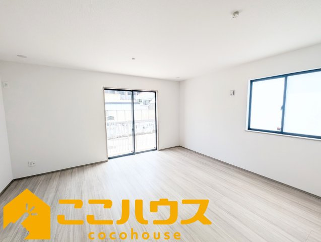 浦添市牧港1丁目332番　新築戸建て　全2棟　B号棟の居間・リビング|LDK16帖