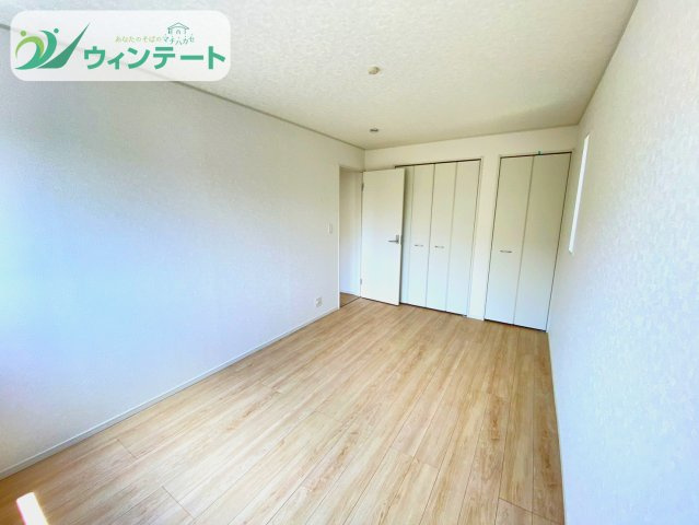 土浦市生田町第4　新築戸建　2号棟の洋室|2階の各洋室は明るく通風も良好。寝室・子ども部屋・書斎など、ライフスタイルに合わせて多目的に使えます。