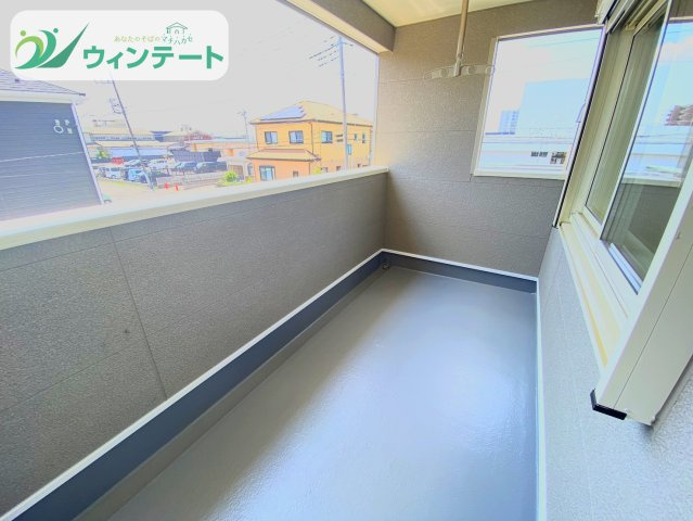 土浦市生田町第4　新築戸建　2号棟のバルコニー|洗濯物や布団がしっかり干せる広さを確保。家事スペースとしてもくつろぎスペースとしても活躍します。