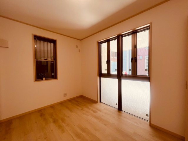 【洋室】 | 板橋区栄町　中古戸建て | お部屋がきれいな形だと、同じ広さでもより広く感じますね