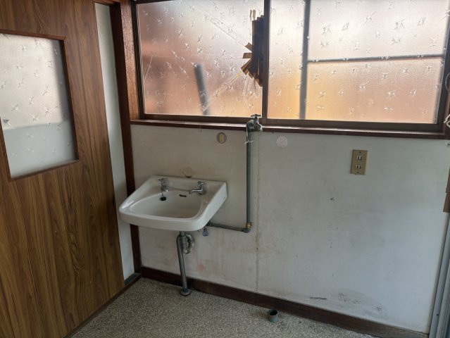 遠野町上遠野字猫塚 中古一戸建ての独立洗面台