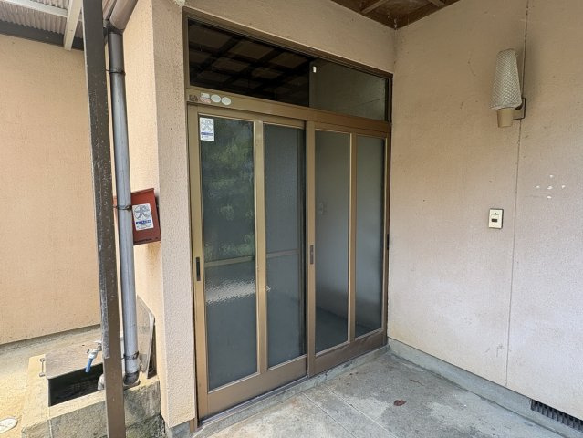 遠野町上遠野字猫塚 中古一戸建ての玄関