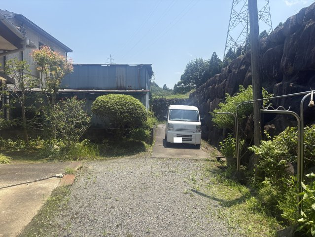 遠野町上遠野字猫塚 中古一戸建ての前面道路含む現地写真
