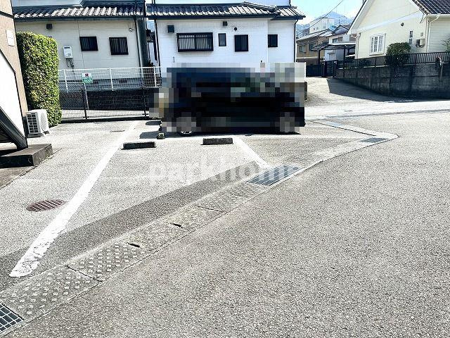 ウイング神田B棟の駐車場|駐車場に車を止められます