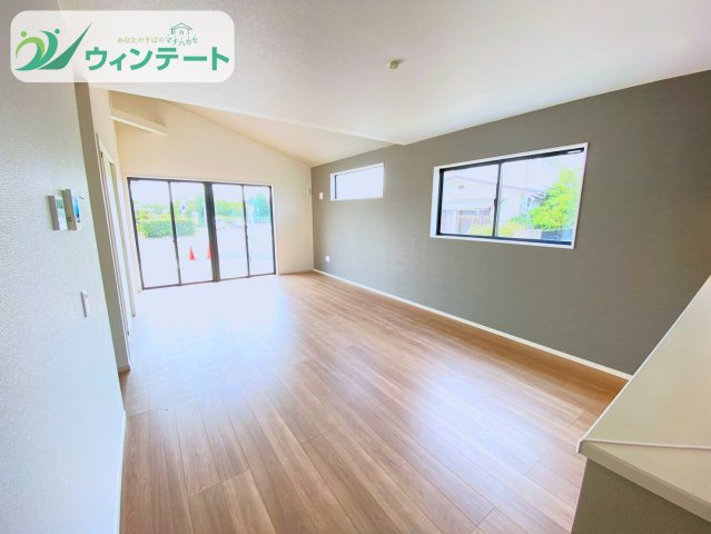 土浦市烏山7期　新築戸建て　1号棟の居間・リビング|完成したLDKです♪写真では伝わりきらない開放感と明るさ、ぜひ現地でご体感ください。