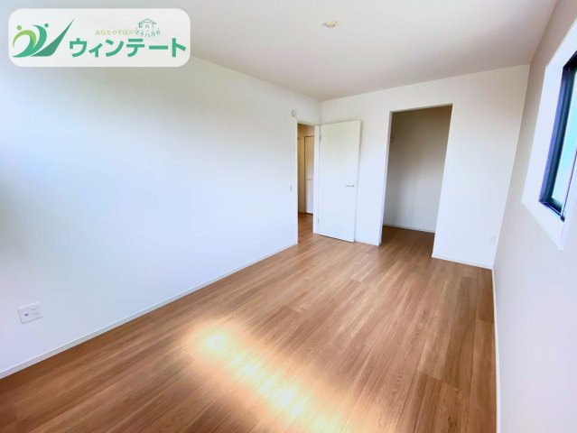 土浦市烏山7期　新築戸建て　1号棟の洋室|勉強部屋や趣味の部屋など、多目的に使える洋室。開放感のある窓から光と風が入り、毎日が快適に過ごせます。