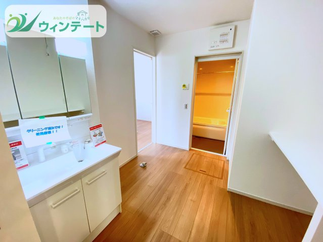 土浦市烏山7期　新築戸建て　1号棟の独立洗面台|お手入れがしやすい洗面台。清潔感あるホワイトカラーで、明るく爽やかな空間です。