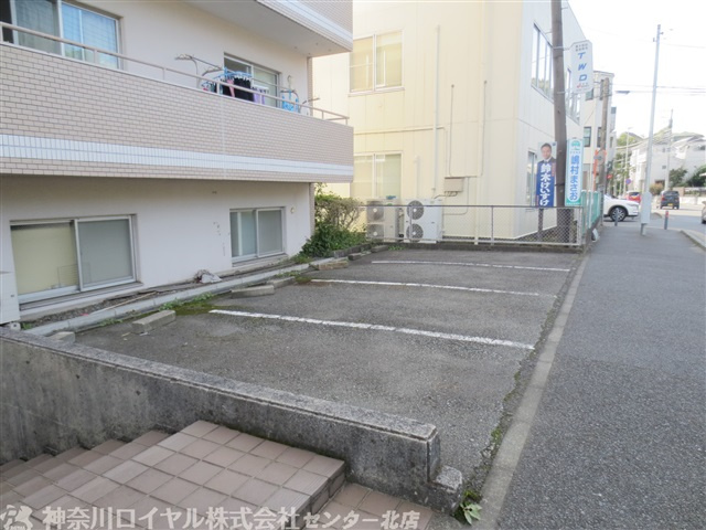【駐車場】
