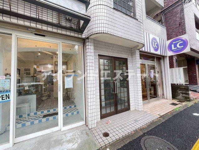 マリーナさくら　ペット相談　角部屋　バス徒歩1分のエントランス