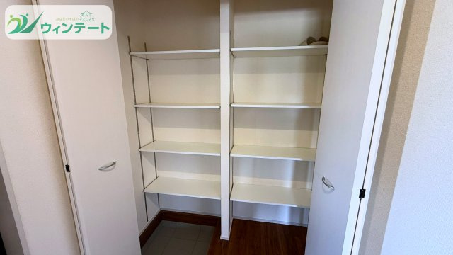 第1土浦市木田余東台5丁目　新築戸建の収納|シューズボックス完備で収納力も豊富。玄関周りがすっきり片付き、いつでも快適に使えます。