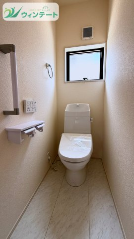 第1土浦市木田余東台5丁目　新築戸建のトイレ|シンプルなデザインで圧迫感のないトイレ。換気もしやすく、いつでも快適な空間をキープできます。