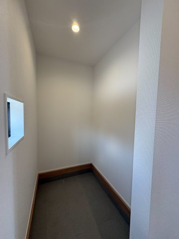 《仲介手数料半額》狭山市広瀬台11期GRAFARE全7棟　5号棟の収納|シューズクローク