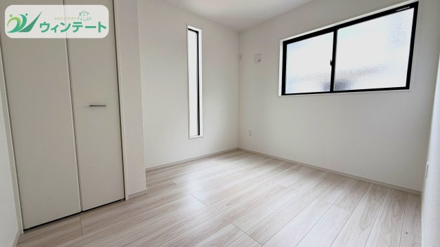 土浦市木田余1期　新築戸建　3号棟の洋室|各居室はしっかりとした広さがあり、ベッドやデスクを置いても開放感を感じられる空間設計です。