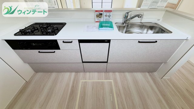 土浦市木田余1期　新築戸建　3号棟のキッチン|シンプルで機能的なキッチン。使いやすい動線設計で、料理も後片付けもスムーズに行えます。