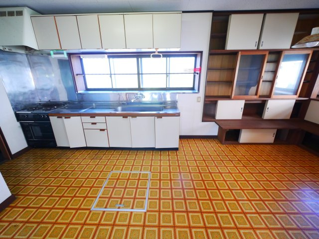 山武市本須賀　中古戸建のキッチン|敷地約118坪菜園が可能２LDK リビング約22帖2F和室10帖+和室8帖 本須賀海岸徒歩約7分 