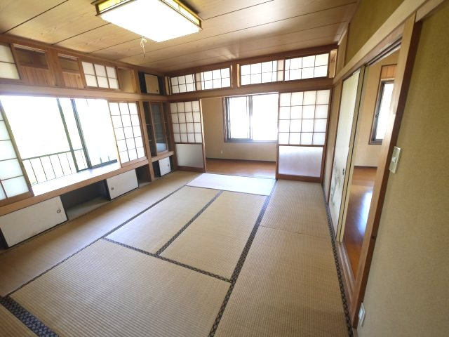 山武市本須賀　中古戸建の和室|敷地約118坪菜園が可能２LDK リビング約22帖2F和室10帖+和室8帖 本須賀海岸徒歩約7分 