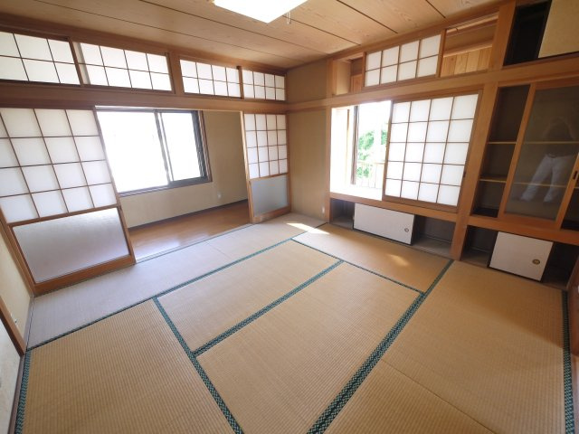 山武市本須賀　中古戸建の和室|敷地約118坪菜園が可能２LDK リビング約22帖2F和室10帖+和室8帖 本須賀海岸徒歩約7分 
