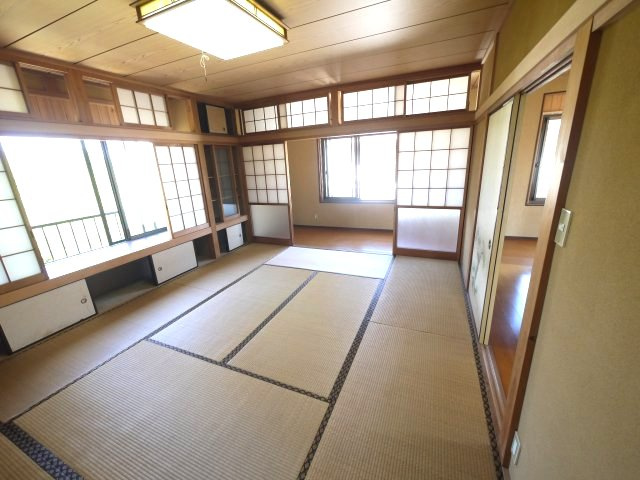山武市本須賀　中古戸建の和室|敷地約118坪菜園が可能２LDK リビング約22帖2F和室10帖+和室8帖 本須賀海岸徒歩約7分 