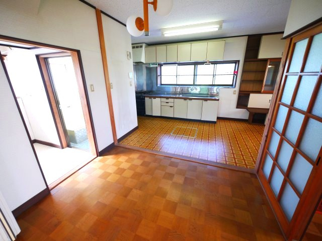 山武市本須賀　中古戸建のキッチン|敷地約118坪菜園が可能２LDK リビング約22帖2F和室10帖+和室8帖 本須賀海岸徒歩約7分 