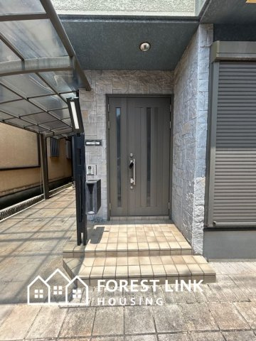 八尾市宮町4丁目戸建の玄関