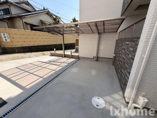 ピレーネ一津屋の駐車場|車をお持ちの方に嬉しい駐車場付きの物件です