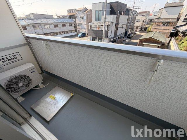 ピレーネ一津屋のバルコニー|暖かな日差しのふりそそぐバルコニー
