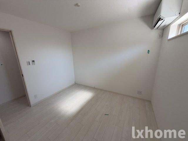 ピレーネ一津屋の洋室|明るい洋室です