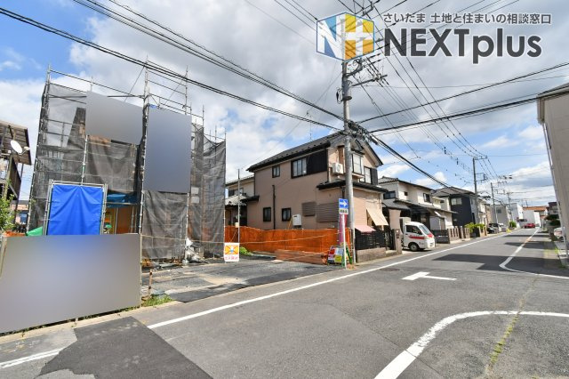 蓮田市西城２丁目　全１棟　１号棟の前面道路含む現地写真